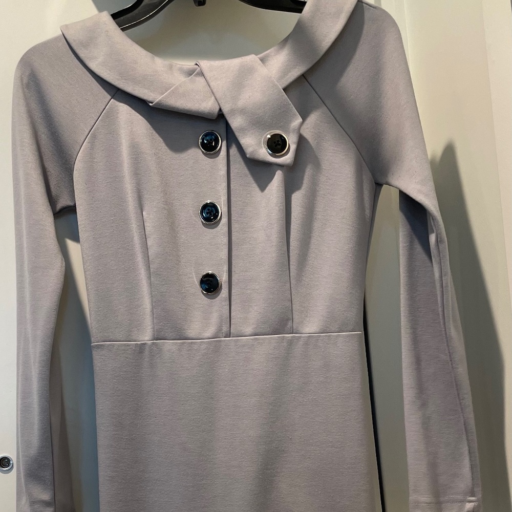 1940s Style Gray Long Sleeve Dress with Gray Button (Small)